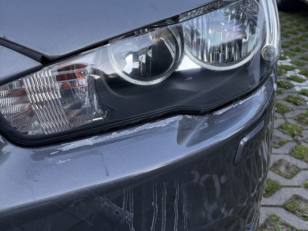 Mitsubishi Lancer · lewa lampa — po regeneracji