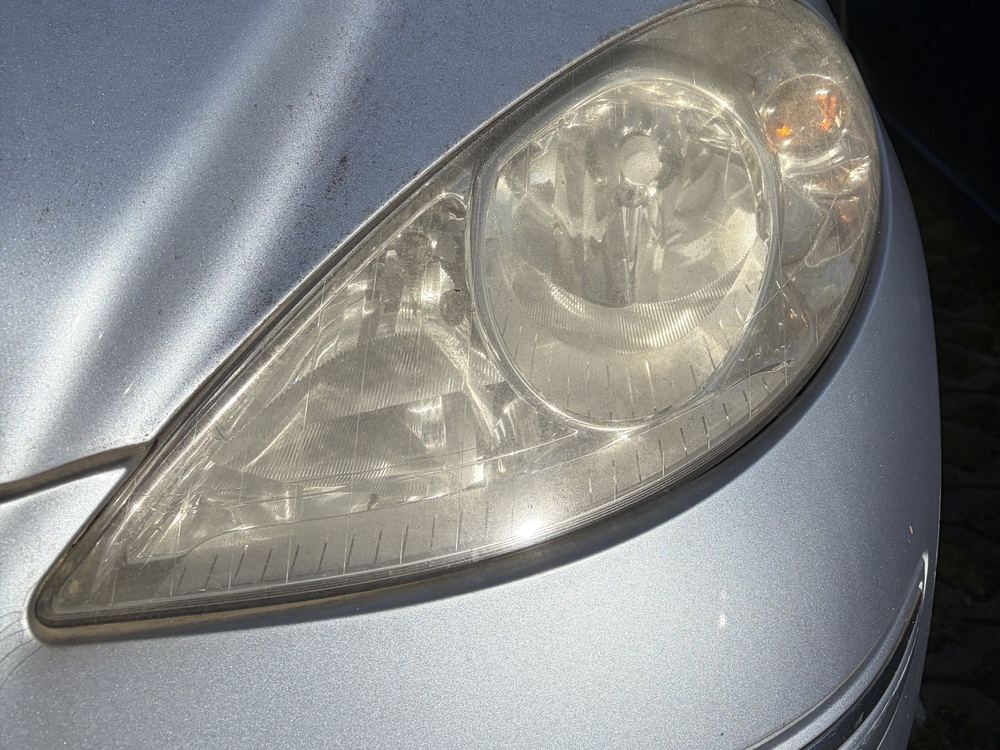 Mercedes A-klasa · lewa lampa — przed regeneracją