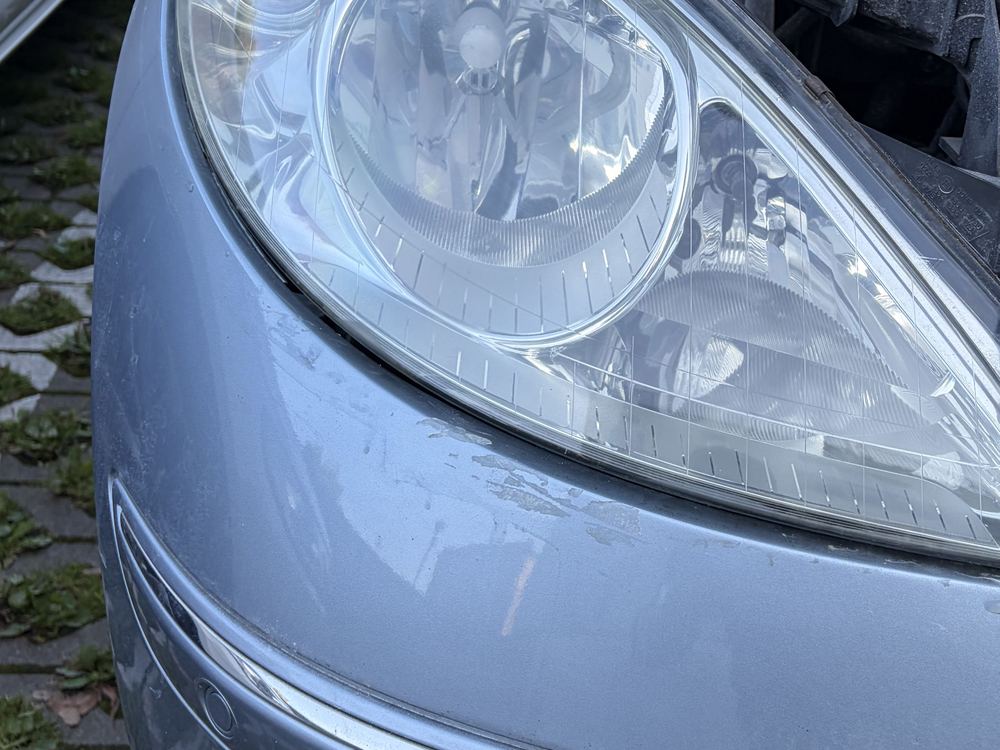 Mercedes A-klasa · prawa lampa — po regeneracji